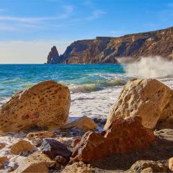 Отдых в Крыму | Яшмовый - живописный пляж для купания в открытом море